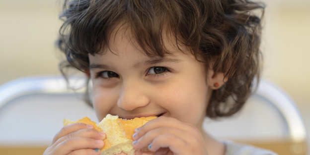 COMIENDO BOCADILLO 08